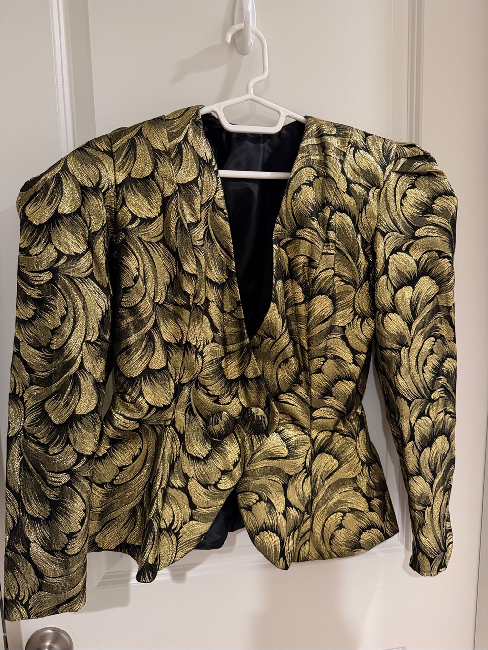 Vintage women’s Gold and Black Brocade Blazer- perfect for Halloween!!